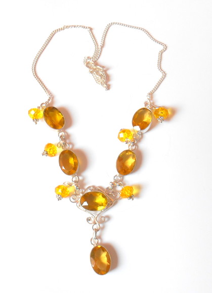 Colar Prateado com Cristais Amarelo