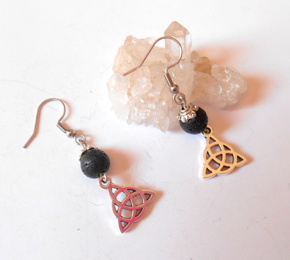 Brinco com Lava Vulcânica e Triquetra