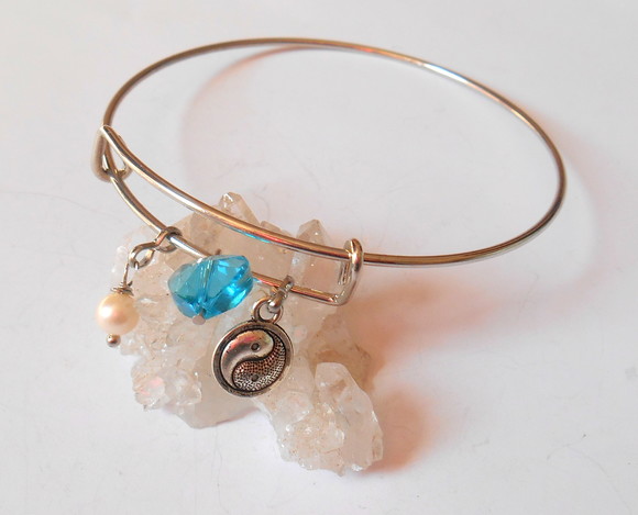 Pulseira Bracelete Aro com Cristal Coração e Yin Yang