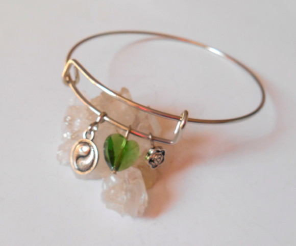 Pulseira Bracelete Aro com Cristal Coração e Yin Yang