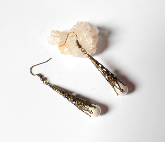 Brinco Ouro Velho com Pérola Shell em Gota