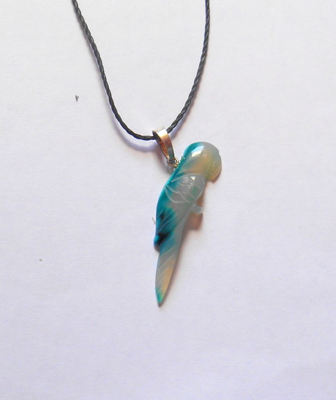 Cordão Pingente Arara Ágata Ajustável de Longo a Choker