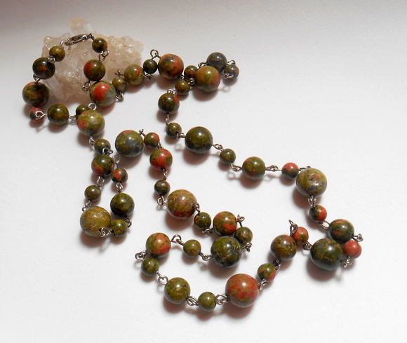 Conjunto Colar e Brincos com Unakita Pedras em Esfera