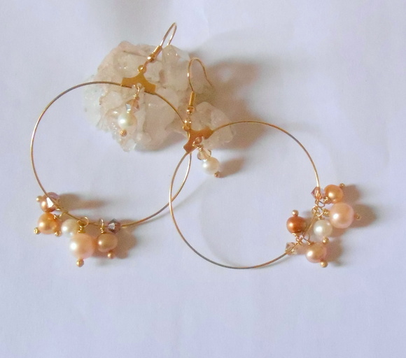 Brinco argola dourada com Pérolas