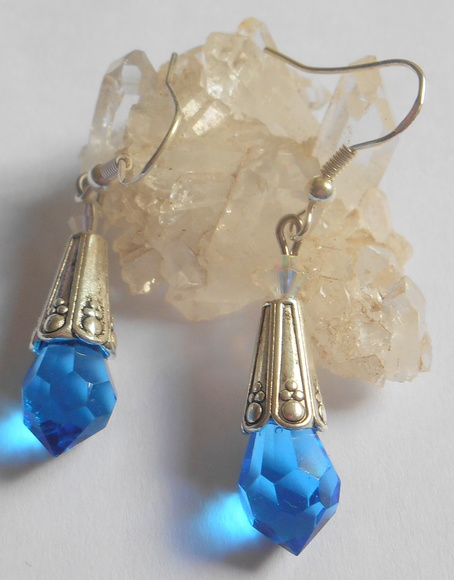 Brinco gota cristal azul