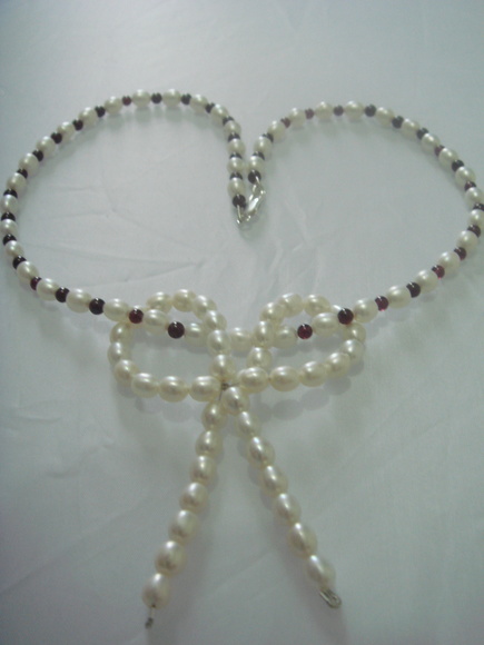 Colar Choker com Pérolas de Água Doce e Granada