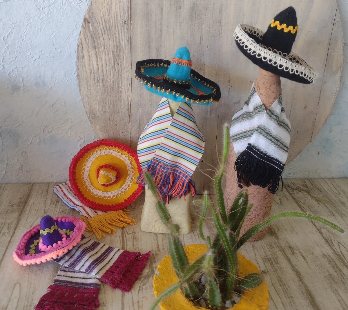 Kit de Poncho e sombreiro para garrafas
