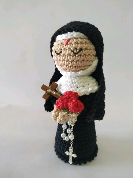 Santa Rita de Cássia Amigurumi 15 cm