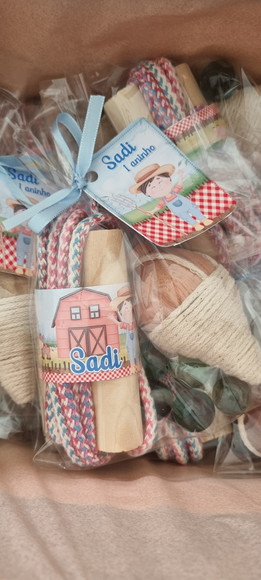Kit Pião Corda e Bolinha de Gude Fazendinha