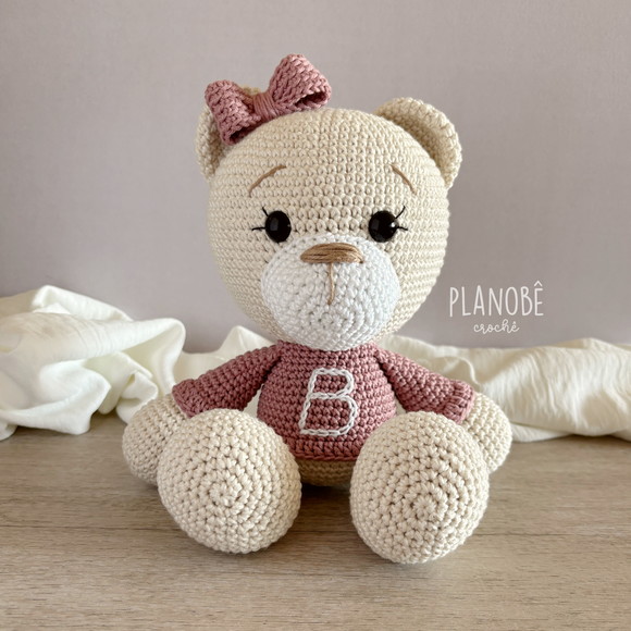 Ursa Lilly com blusão - Amigurumi