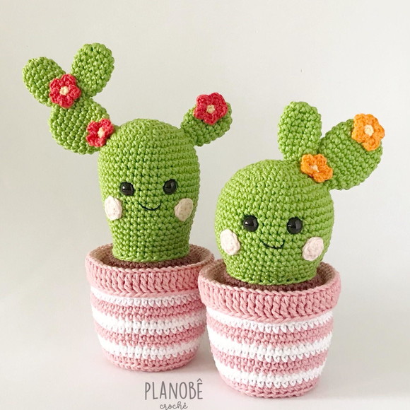 Dupla de Vasinhos de Cactos Amigurumi Crochê