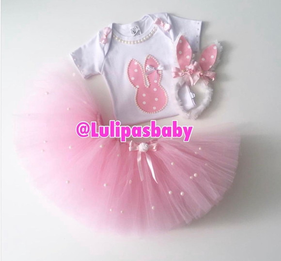 Roupa de Páscoa infantil coelhinha