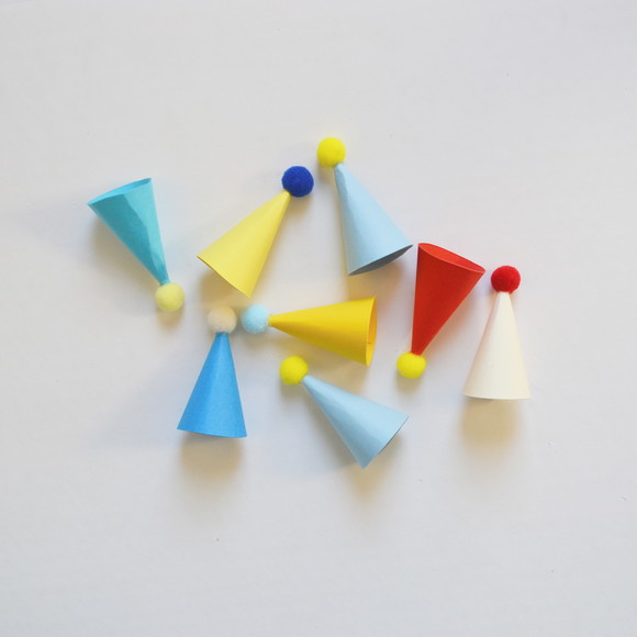 Mini Chapeuzinho de Doce com pompom - 12 Unidades