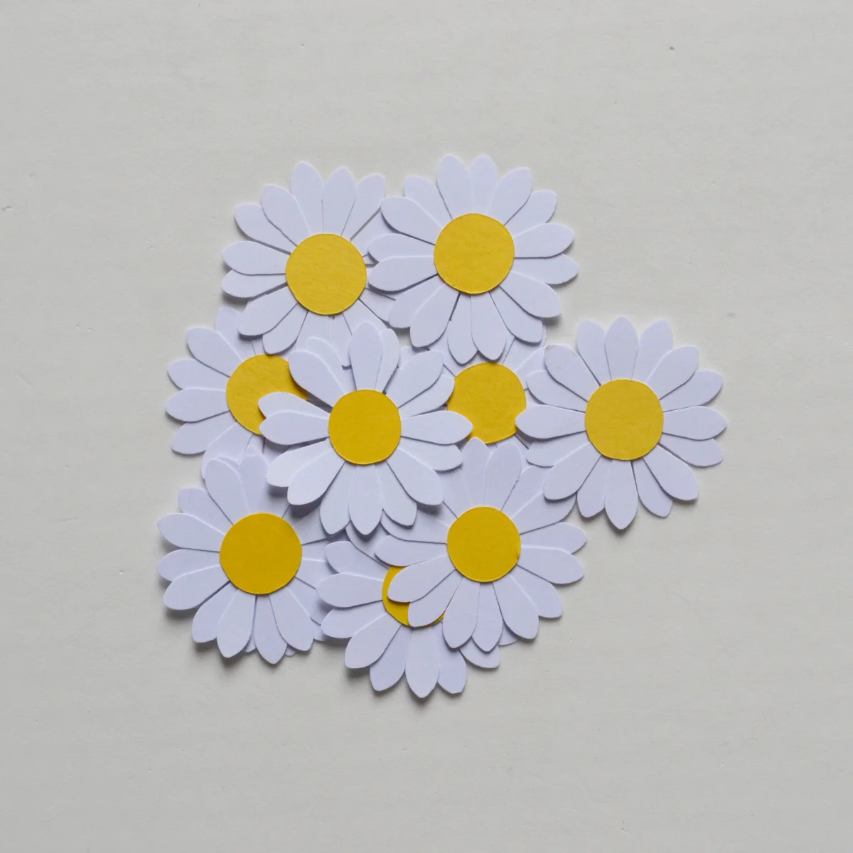Apliques de Papel Margaridas (30 Unidades) - Imagem 1