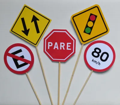 Palitões Decorativos Placas de Trânsito - 10 Unidades