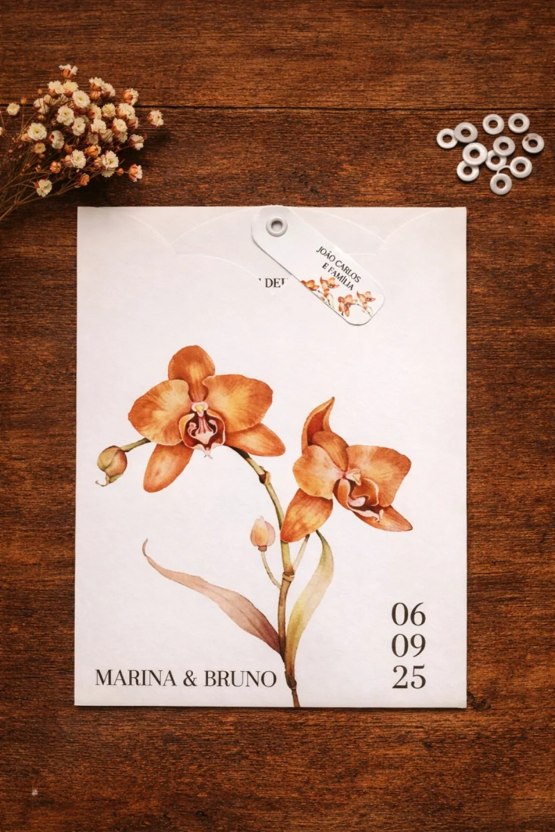 Convite de Casamento em Arco com Orquídeas Terracota, Envelope Luva, Tag e Ilhós Artesanal - Imagem 2