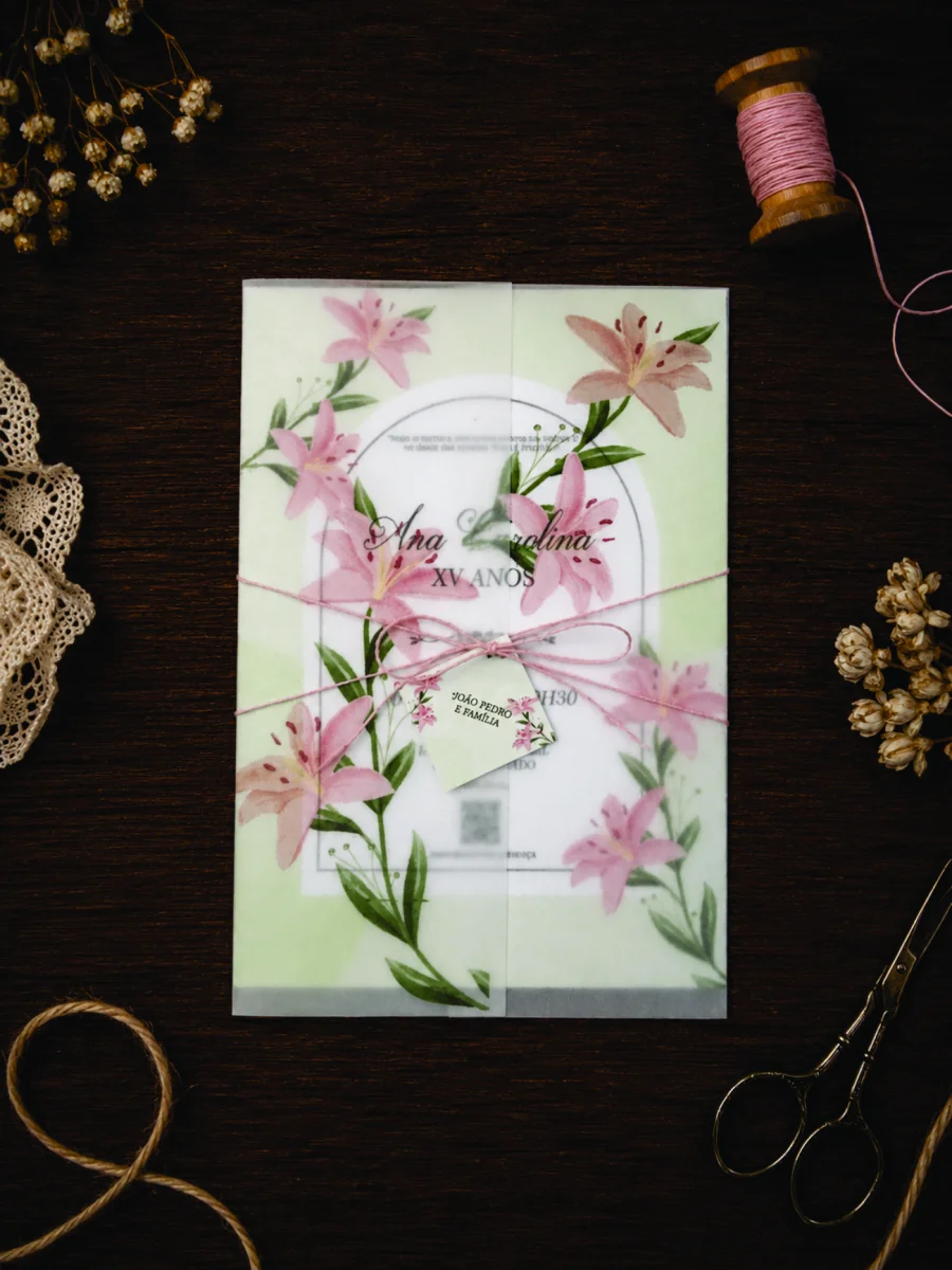 Convite de 15 Anos Floral Rosa com arco e Papel Vegetal - Imagem 2