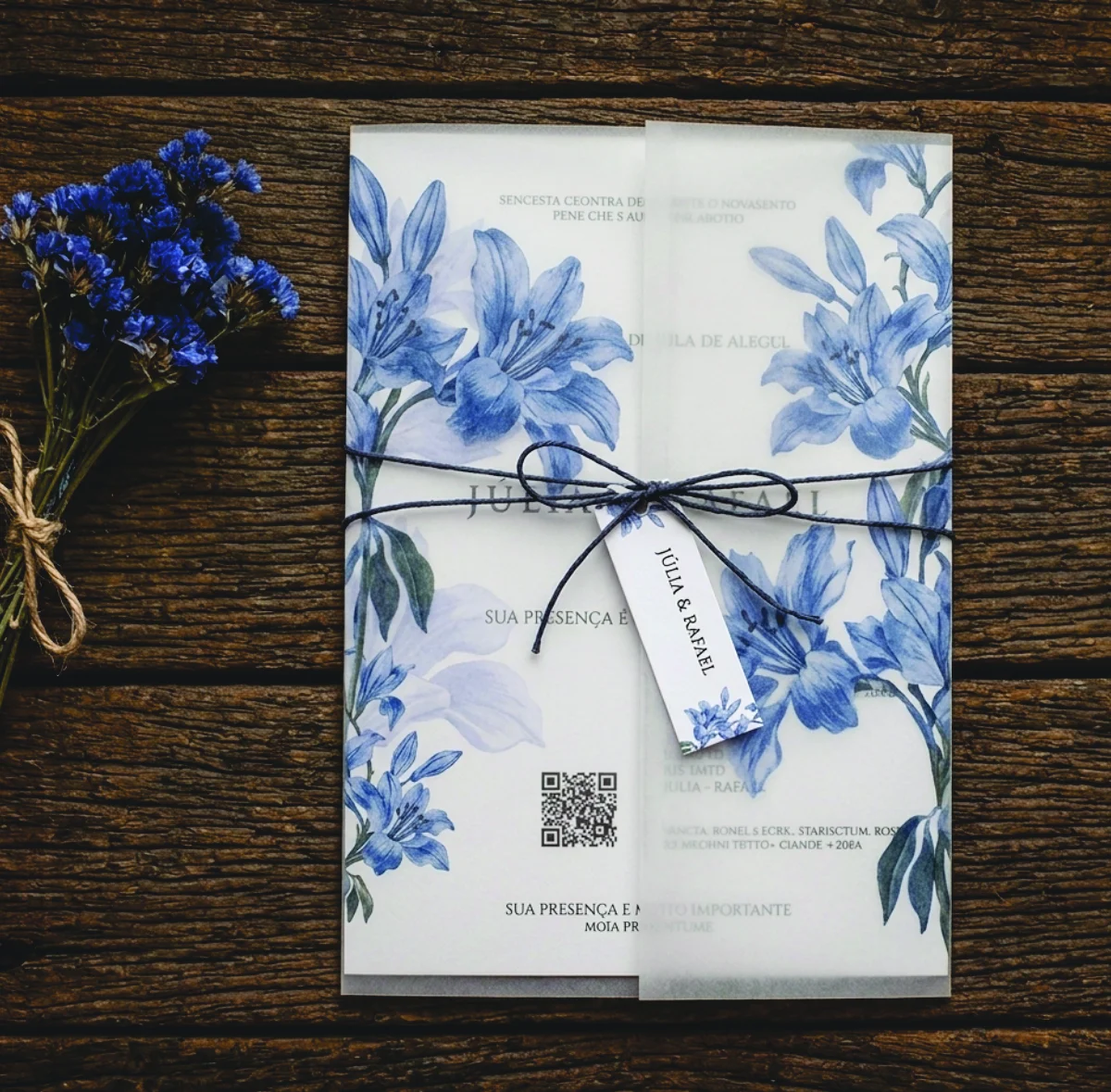 Convite de Casamento Floral Azul com Envelope Vegetal - Imagem 1
