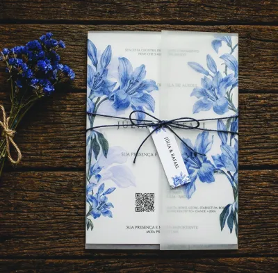 Convite de Casamento Floral Azul com Envelope Vegetal