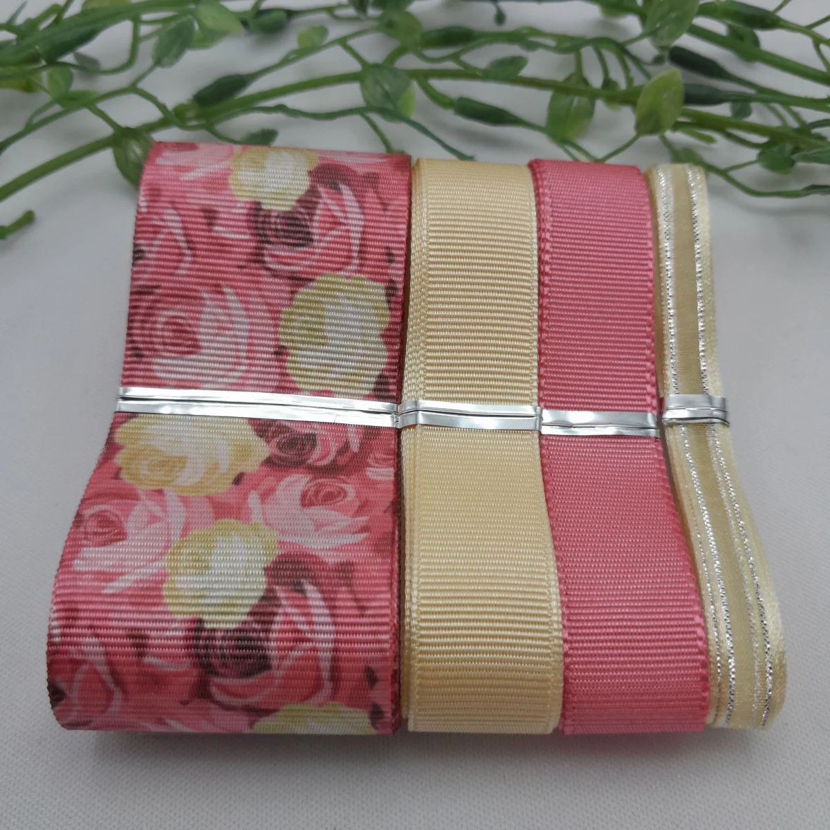 Kit de Fitas Floral Rosas — Gorgurão Estampado, Baunilha, Rosa e Voil Marfim - Imagem 3