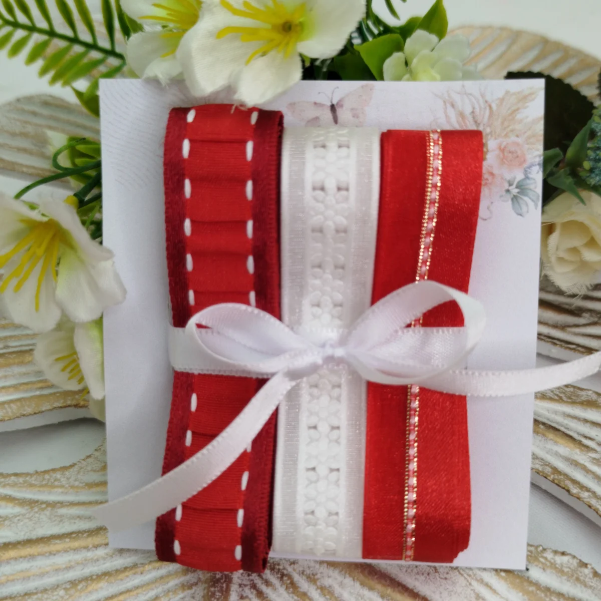 Kit de Fitas: Vermelha Franzida com Pesponto, Voil Floral, Cetim com voil