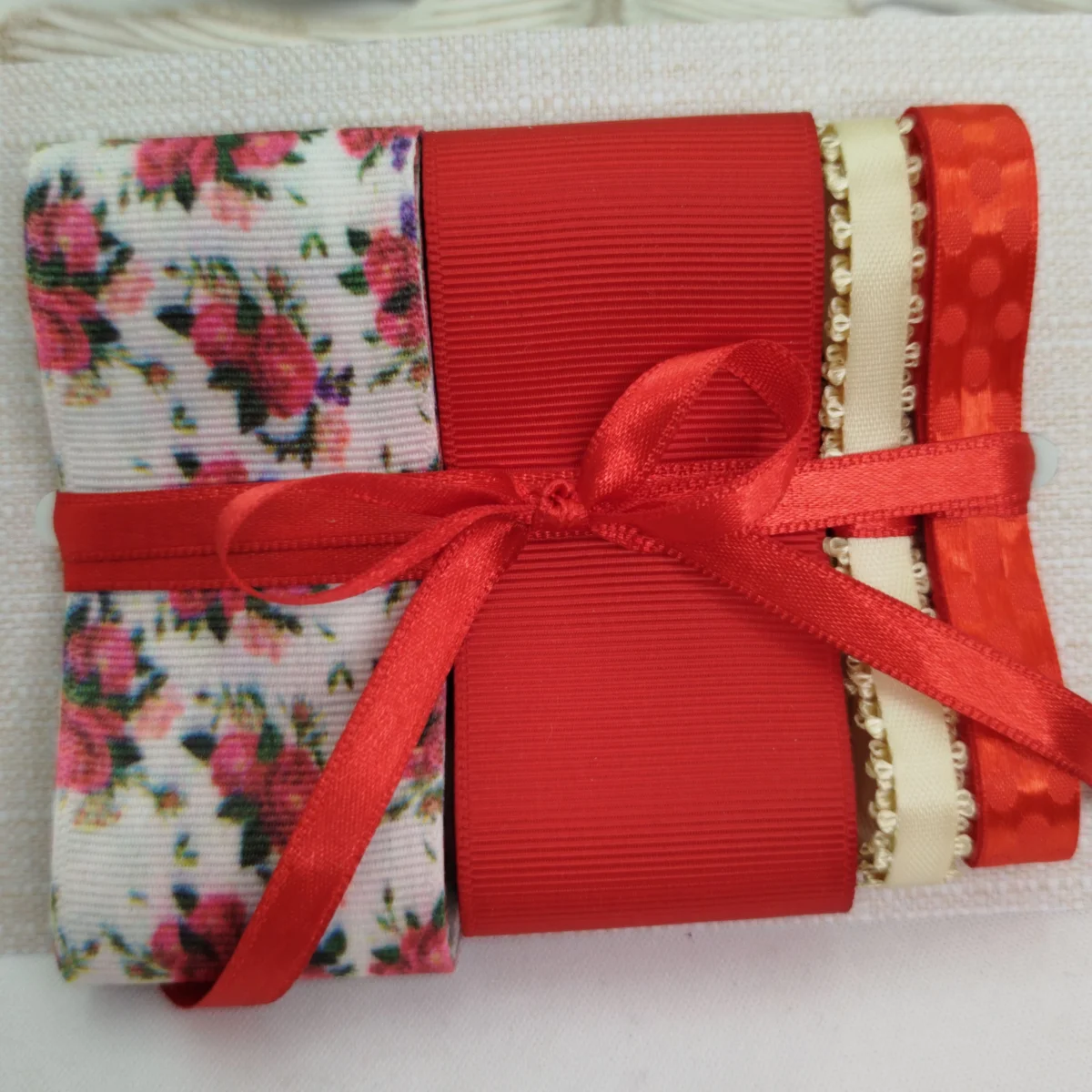 Kit de Fitas Coordenadas Flores Vermelho, Cetim Marfim e Vermelho Poá - Imagem 3