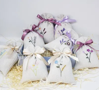 Lembrancinha maternidade saches perfumado bordado