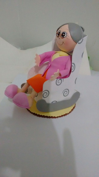 Dona Benta na Cadeira de Balanço em Eva 3d - Imagem 2