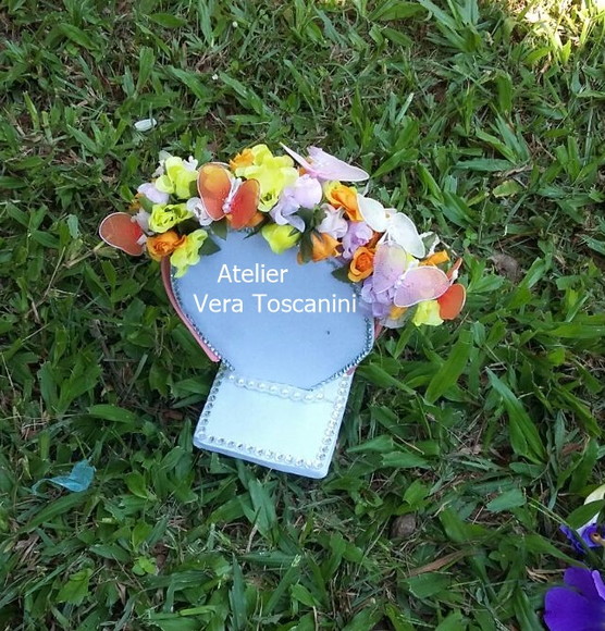 Tiara de flores com borboletas