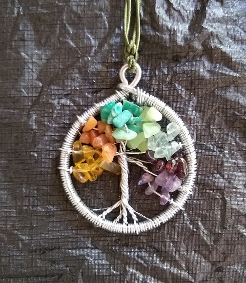 Colar com Tema de Árvore da Vida nas Cores do Arco-íris - Imagem 2