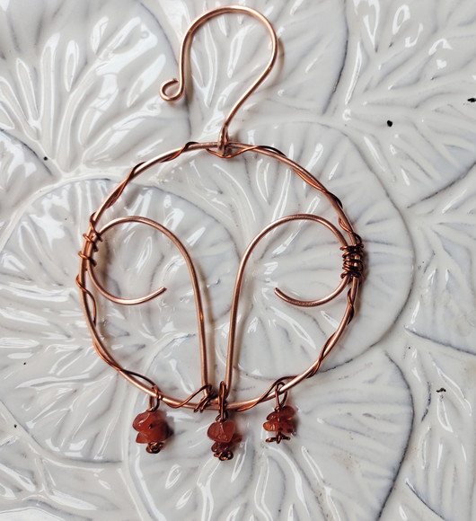 Símbolo do Signo Áries em cobre e pedras naturais