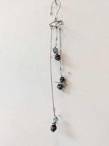 Móbile Suncatcher Abelhinhas Coloridas - Imagem 5