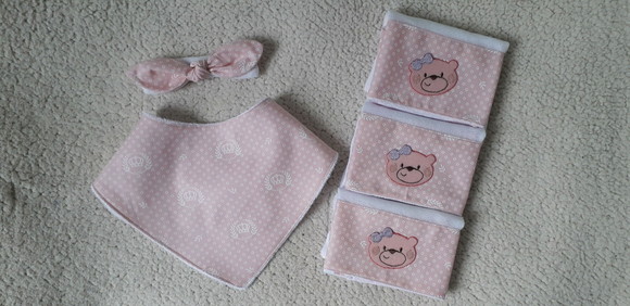 Kit babador, tiara e fraldas de boca