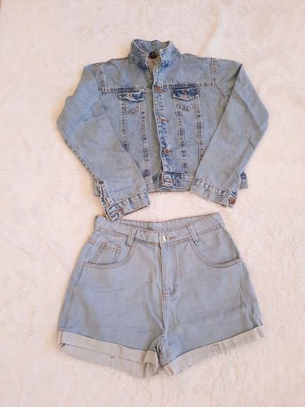 Conjunto Jaqueta e Short Jeans Feminino