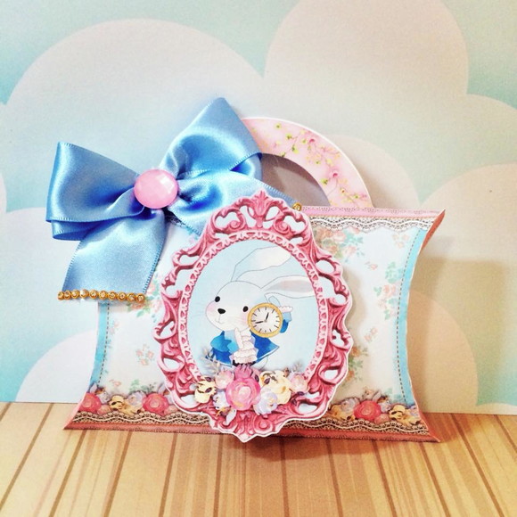 Bolsinha Alice no Pais das Maravilhas Luxo com Laço