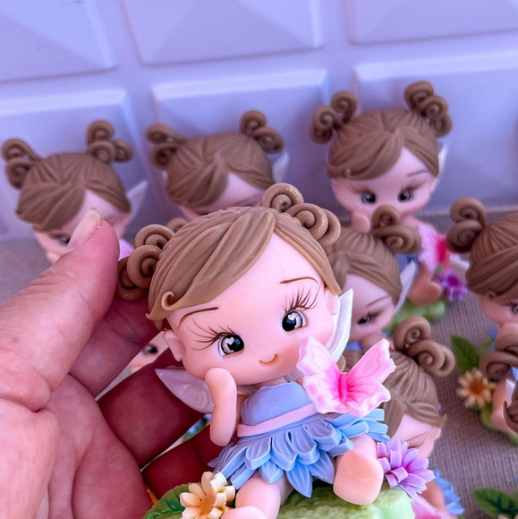 Lembrancinha Jardim das Borboletas Personalizada em Biscuit