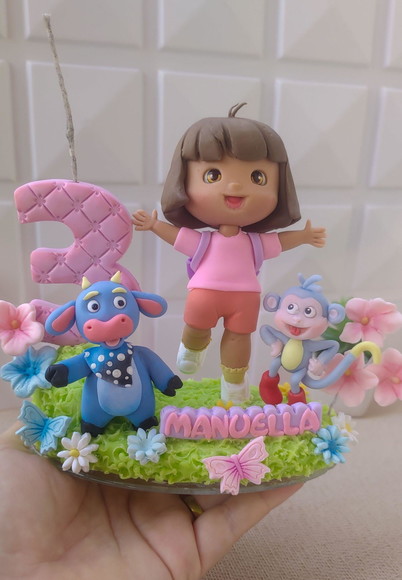 Topo de Bolo Dora Aventureira Personalizado em Biscuit