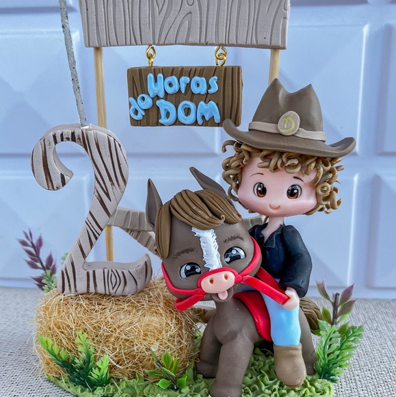 Topo de Bolo Haras Personalizado em Biscuit com Cavalinho