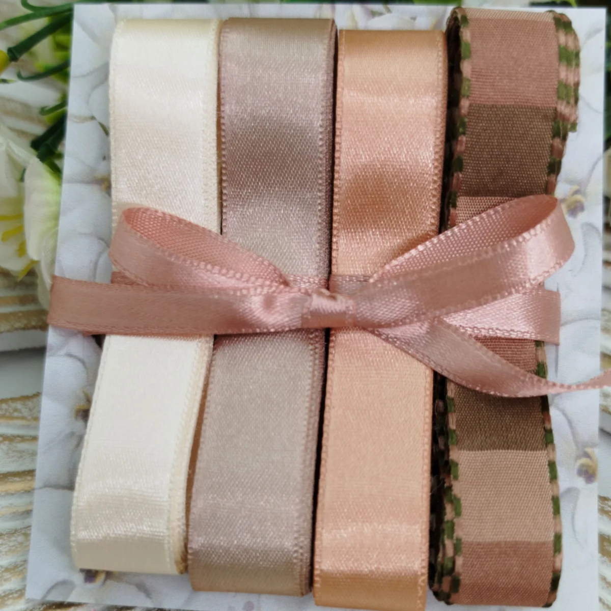 Kit de Fitas de Cetim Tons Coordenados: Marfim, Bege Escuro, Rose Gold e Listrada Chocolate - Imagem 3