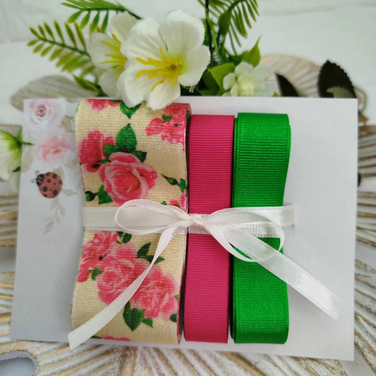 Kit de Fitas Floral Rosas — Lurex Estampado Creme, Gorgurão Pink e Verde - Imagem 7