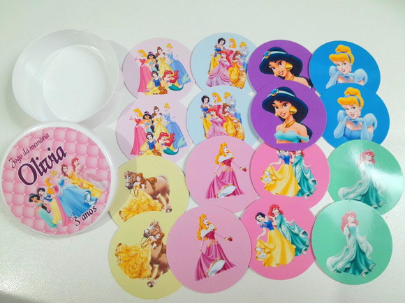 Jogo Memória Latinha Plastica Princesas ou Príncipes Disney