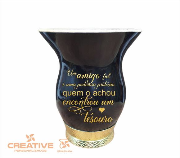 Cuia porongo preto chimarrão pé dourado e gravação amigo