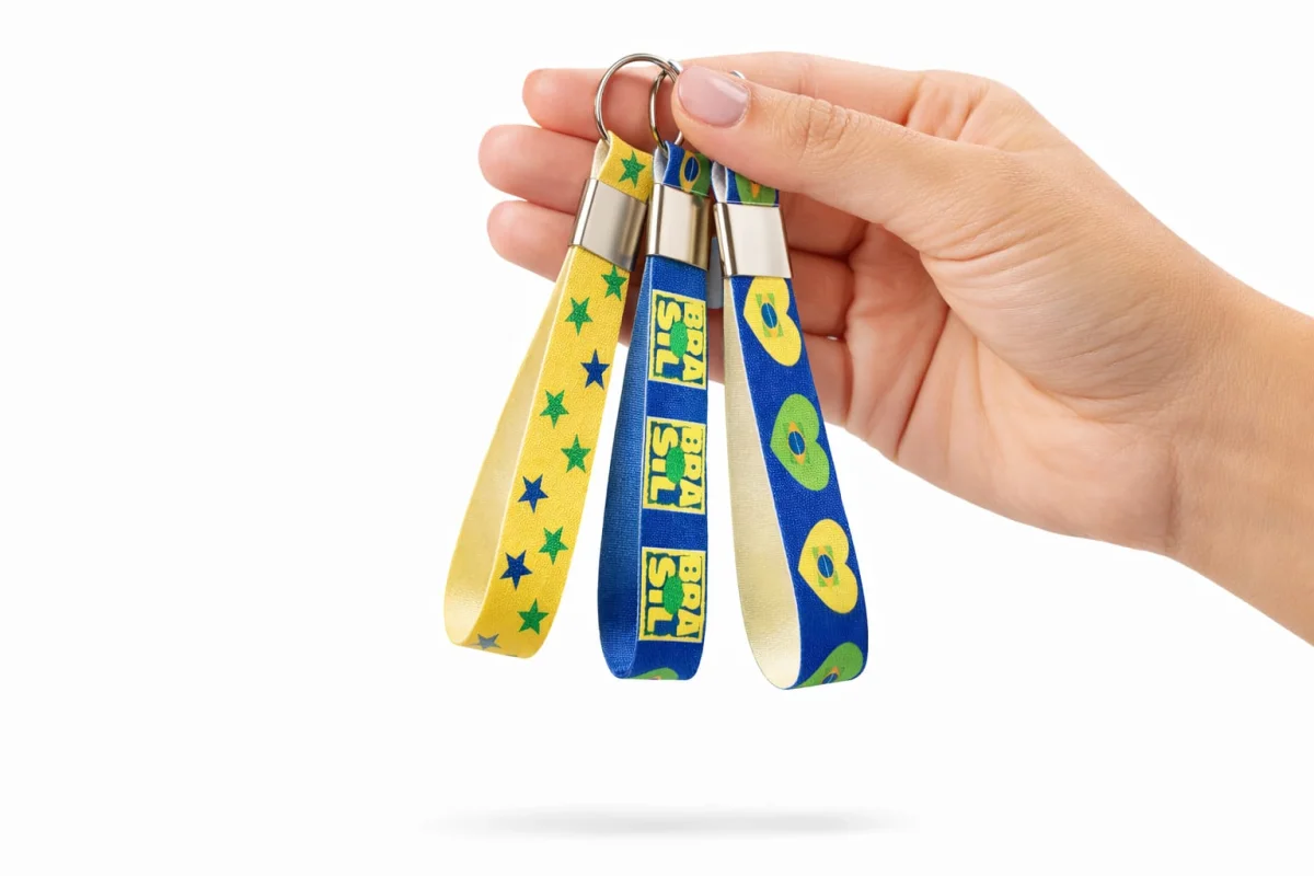 Chaveiro Brasil Copa do Mundo 2026 | Cordão Acetinado 15mm | Azul e Amarelo | 3 Modelos | Acessório