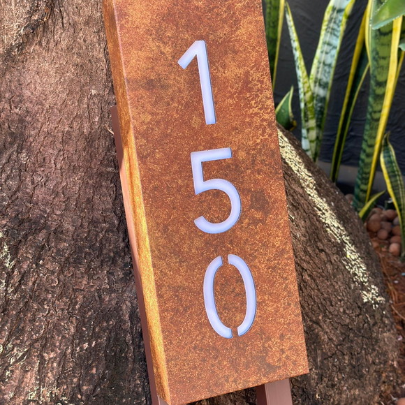 Algarismo Residencial Estruturado com Led para Jardim 15x40