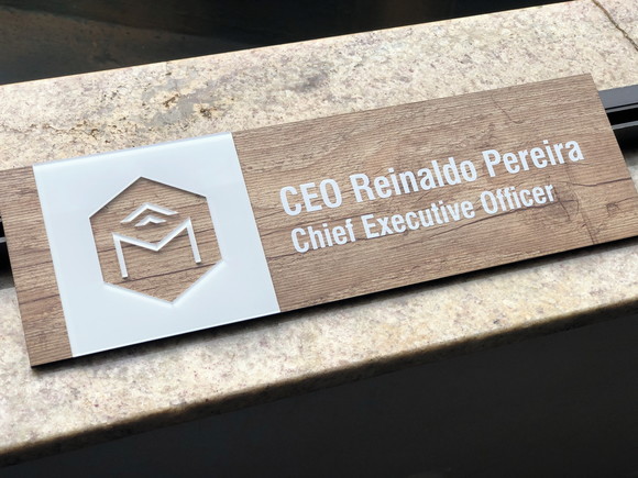 Placa de Id de Sala - Modelo Fuchsita mdf e Acrílico