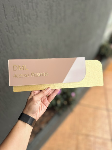 Placa de Identificação de Sala - Modelo Ametista Acrílico