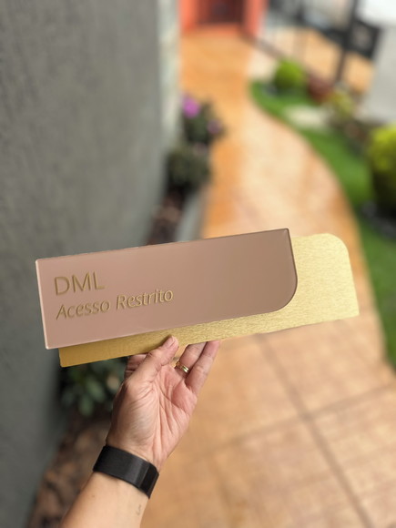 Placa de Identificação de Sala - Modelo Ametista Acrílico - Imagem 2