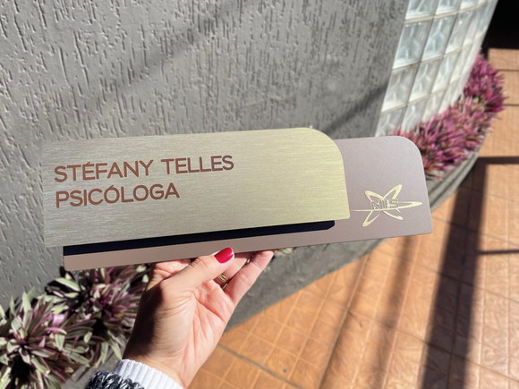 Placa de Identificação de Sala - Modelo Ametista Acrílico