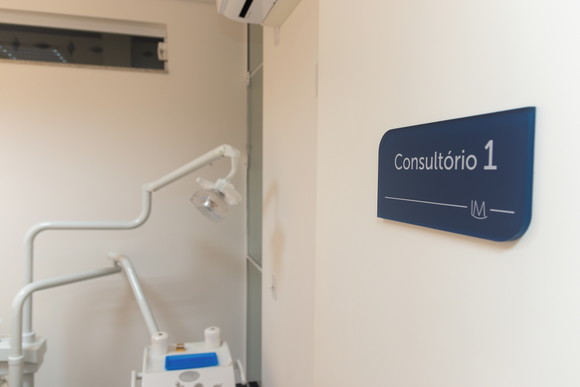 Placa de Identificação de Sala - Modelo Caulim Acrílico - Imagem 3