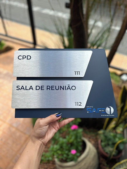 Placa de Identificação de Sala - Modelo Onix Inox Dupla